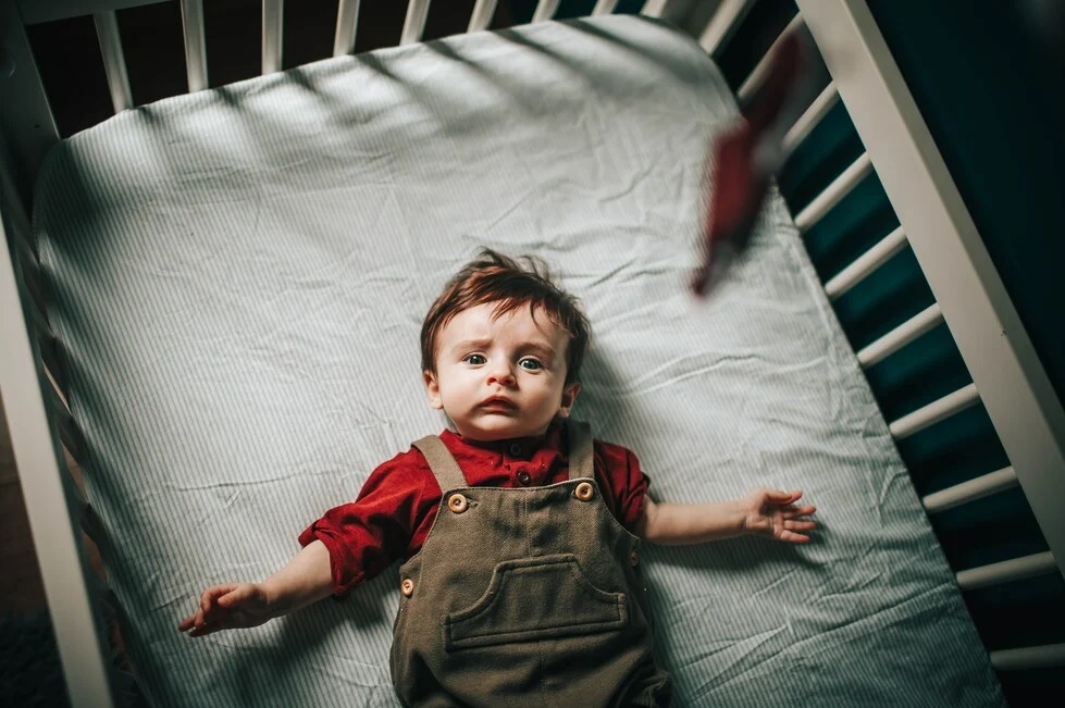 Πώς να μην κλαίει το μωρό τα βράδια: Βρέθηκε η επιστημονική «συνταγή»- κι είναι απλή και σύντομη