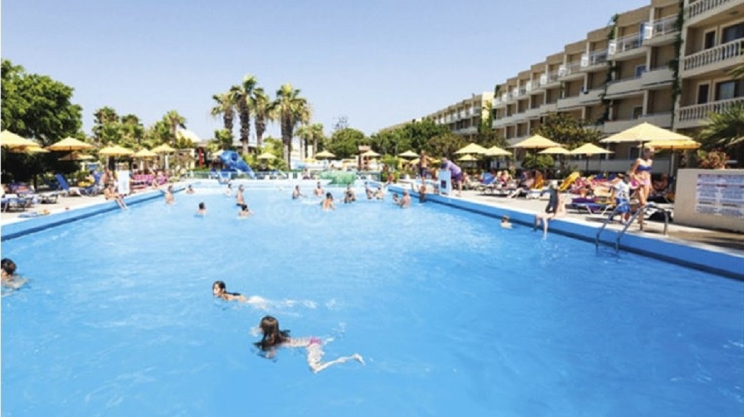 Ρόδος: Στο εδώλιο 5 άτομα για τον πνιγμό δύο παιδιών από την Γαλλία σε πισίνα ξενοδοχείου