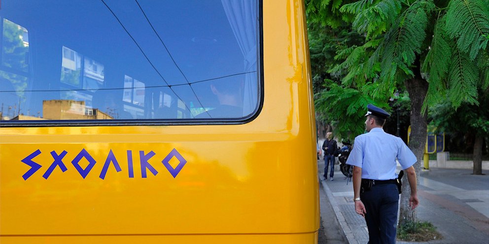 Ξέχασαν παιδί έξι χρονών επί δύο ώρες στο σχολικό - Στον εισαγγελέα οδηγός και συνοδός