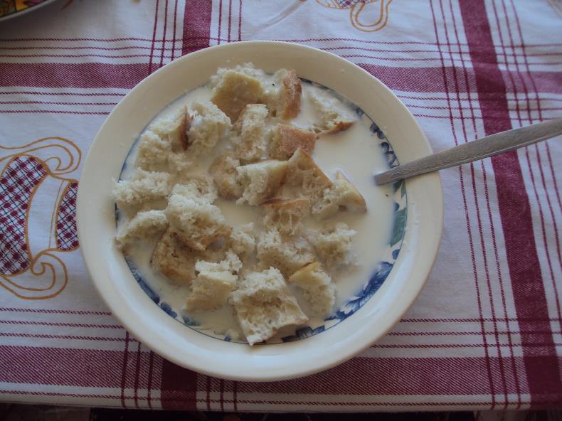 Βραστόγαλο: Το πρωινό που μεγάλωσε τις γενιές των γονιών και των παππούδων μας