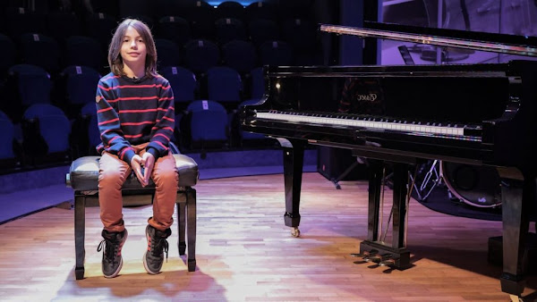 Τρέλανε το αεροδρόμιο της Ρώμης, έπαιξε στο πιάνο και όλοι τον χειροκροτούσαν