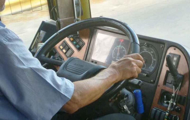 Οδηγός λεωφορείου έσωσε νεογέννητο από εισρόφηση