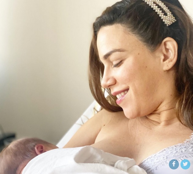 Η Στικούδη απαντά σε σχόλια για τη μητρότητα- «Αν δεν μπορούσα να θηλάσω, θα ήταν κακό;»