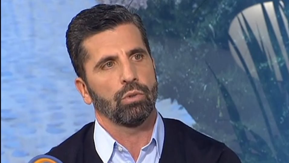 Δεν είναι παπάς, είναι ο πάτερ Αντώνιος. Θα μιλήσετε σε εμάς, που μεγαλώσαμε σε ιδρύματα;