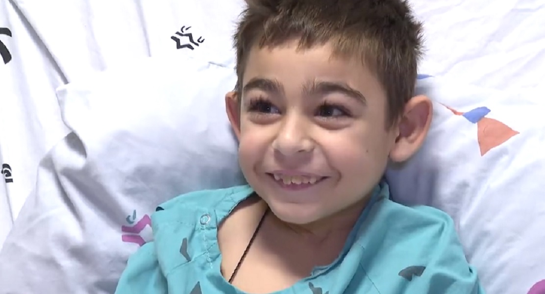 8χρονος Αλέξιος - «Είμαι χαρούμενος που τώρα θα είμαι σαν τα άλλα παιδάκια»