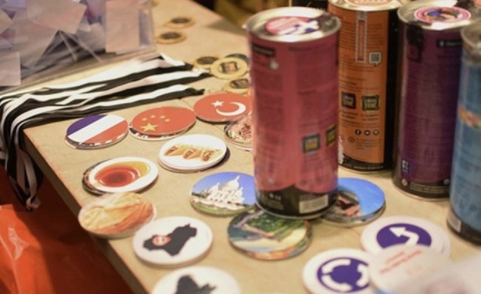 Νεαρό ζευγάρι εφηύρε και εμπορεύεται τα δικά του επιτραπέζια παιχνίδια