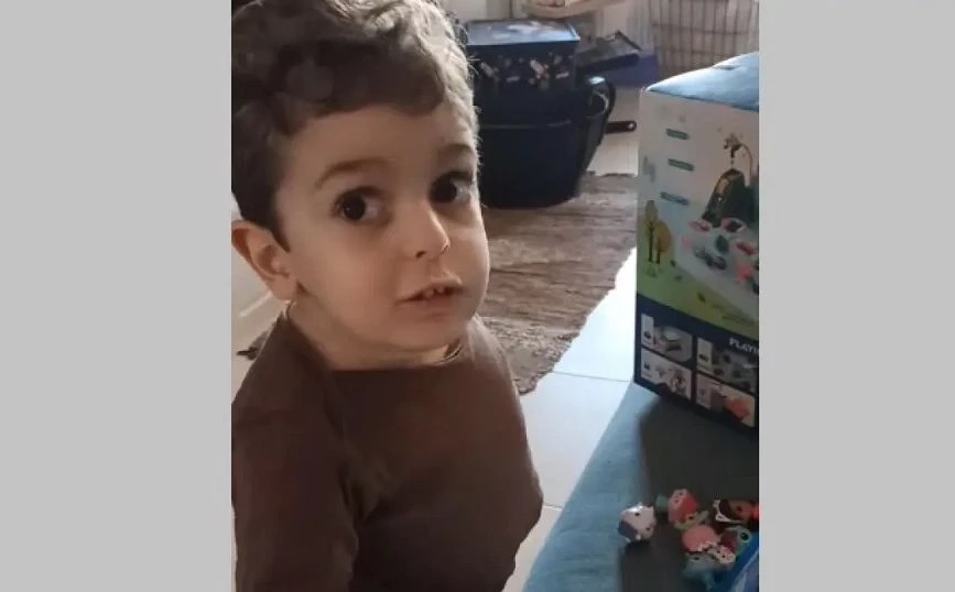 Οι συγκινητικές ευχές του μικρού Παναγιώτη-Ραφαήλ για τα Χριστούγεννα