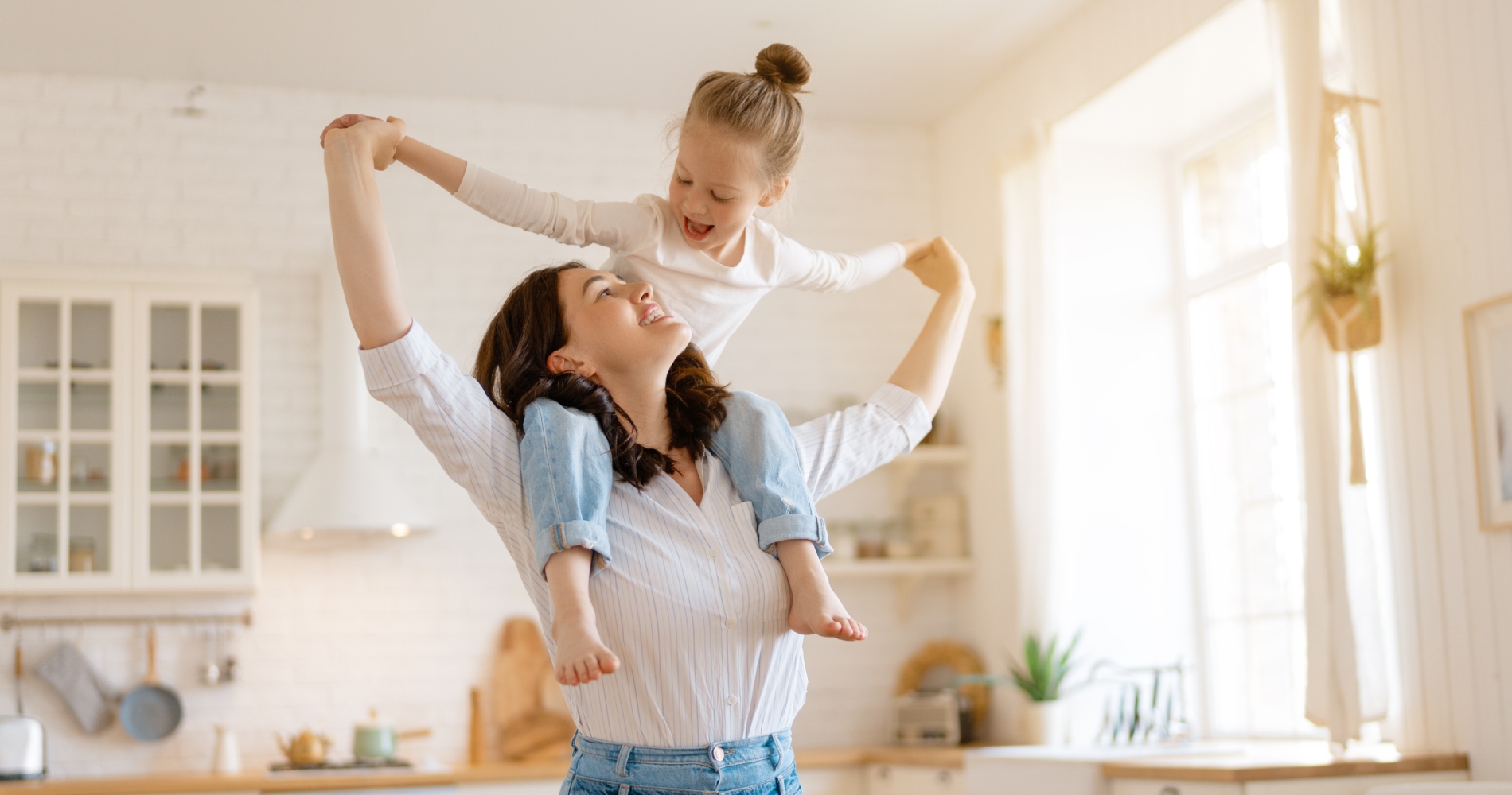 24 μικρές συνήθειες που θα μας κάνουν καλύτερες μαμάδες χρόνο με τον χρόνο