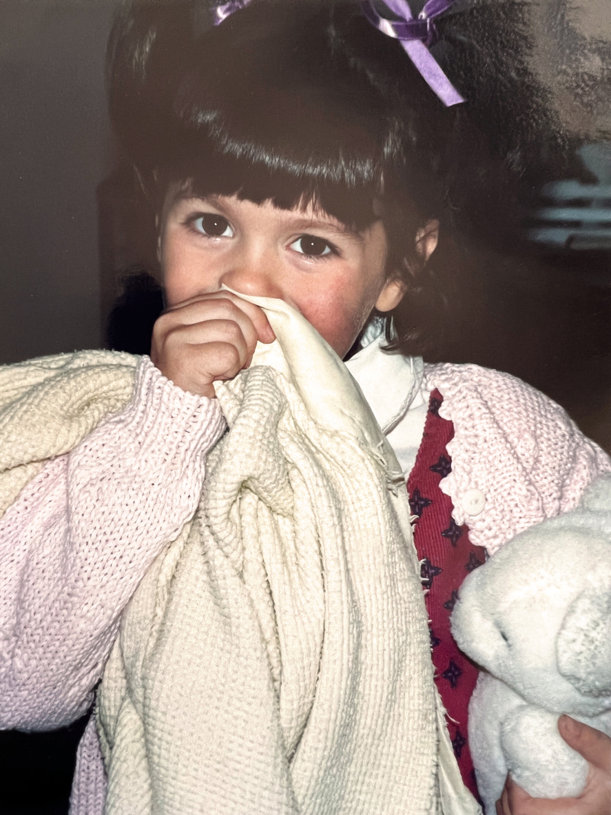 Γιατί το παιδί μου μασάει τα ρούχα του;