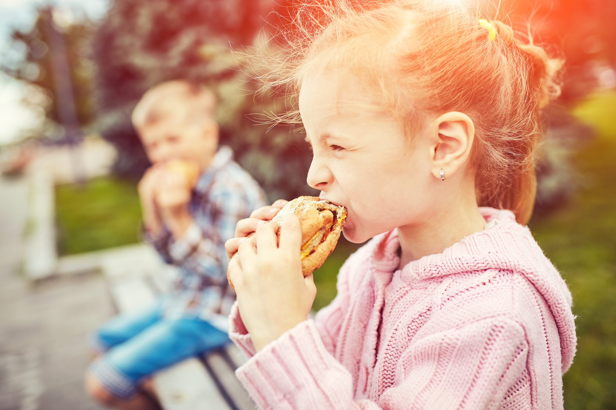 Τι βάζουμε στο πιάτο των παιδιών μας; Οι κίνδυνοι που κρύβουν τα επεξεργασμένα τρόφιμα