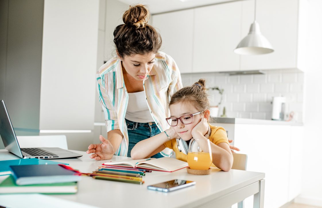 Μη μιλάς άσχημα για τον δάσκαλο μπροστά στο παιδί σου