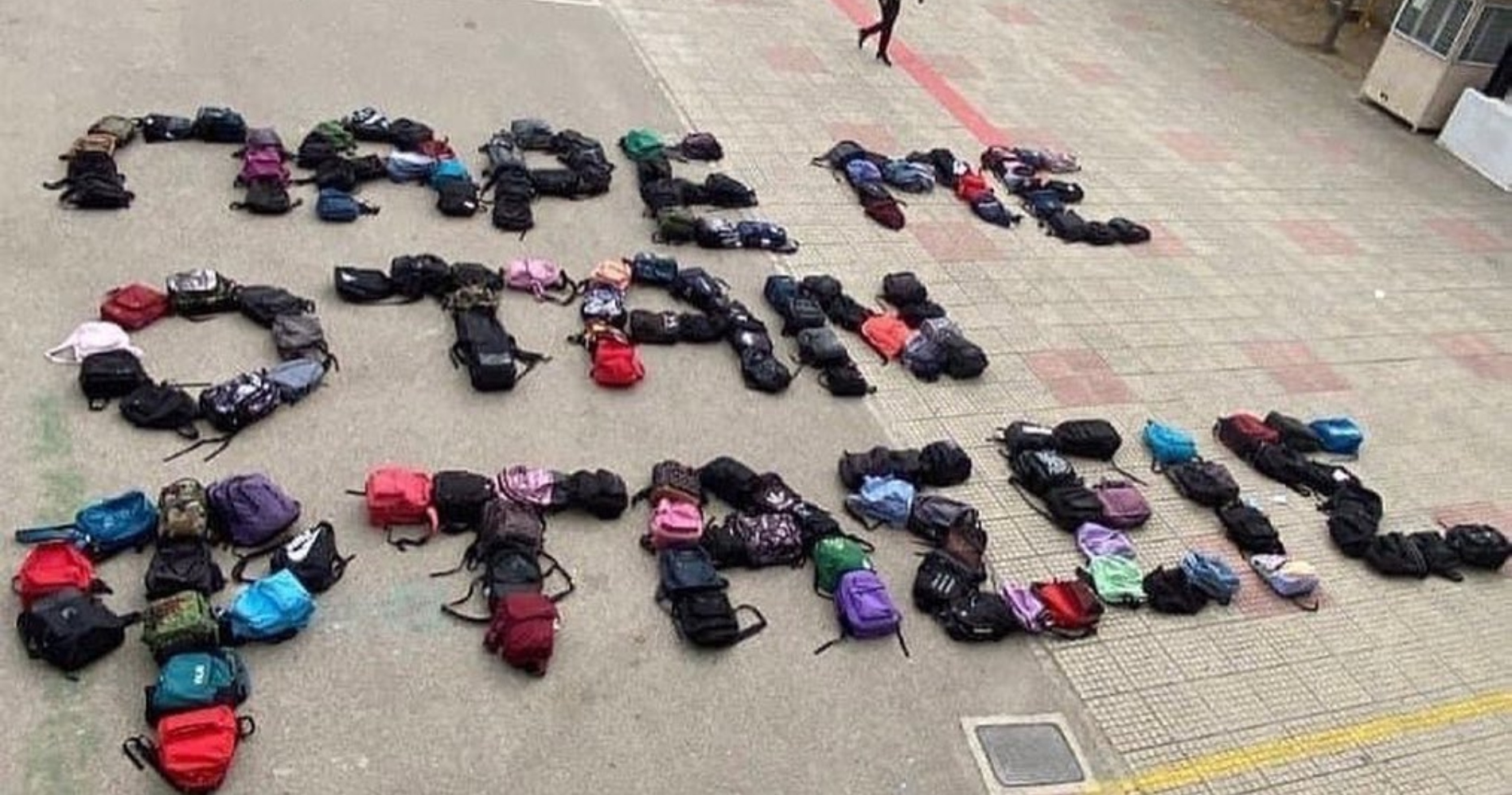 «μαμά, θα σε πάρω όταν φτάσω»: Ο εκπαιδευτικός Μάριος Μάζαρης μοιράζεται τις σκέψεις του