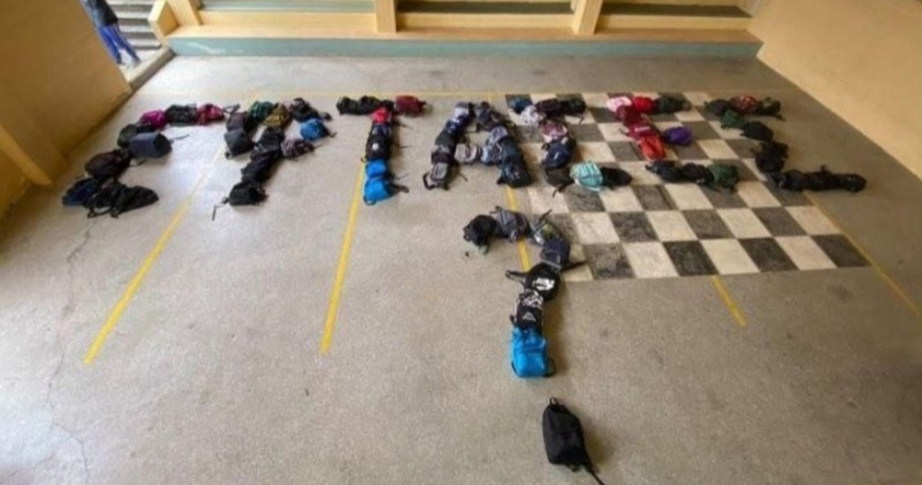 Μαθητές της Θεσσαλονίκης στέλνουν το δικό τους ηχηρό μήνυμα για το δυστύχημα στα Τέμπη