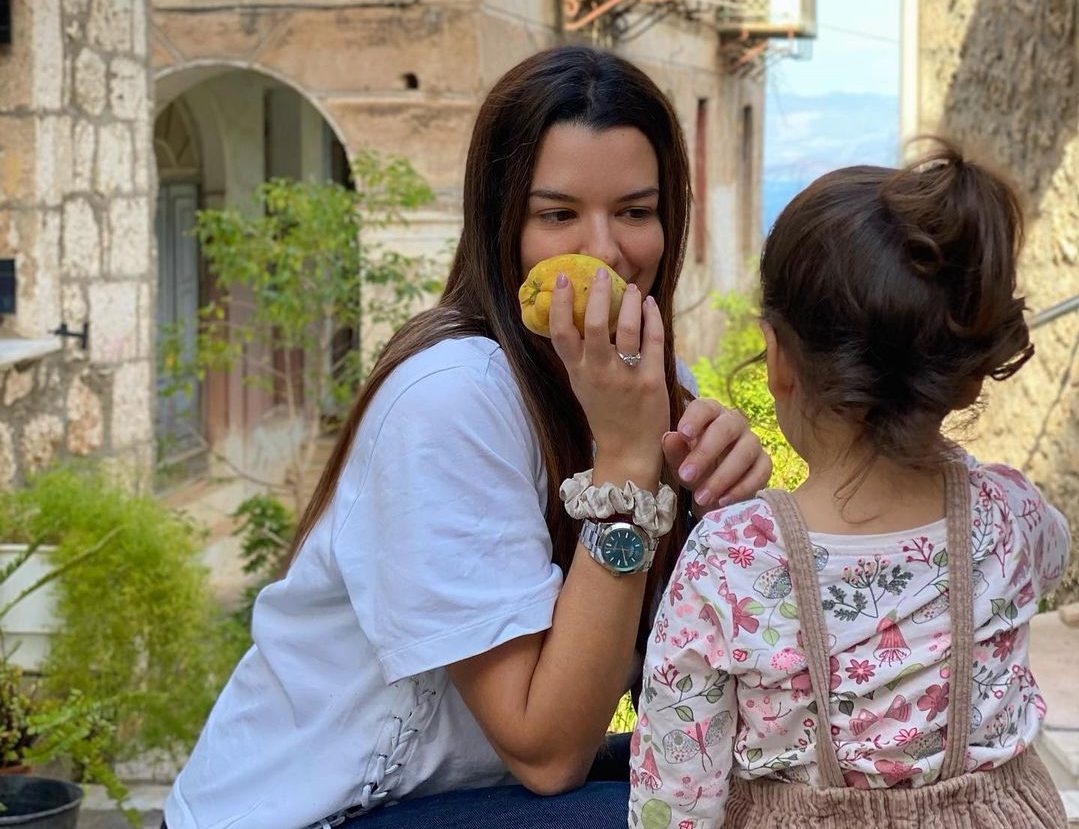 Σοφία Ανδρούτσου: Η Νικολέττα Ράλλη μας δείχνει πόσο εύκολα η 5χρονη κόρη της δοκίμασε ένα νέο φαγητό σε ταξίδι τους
