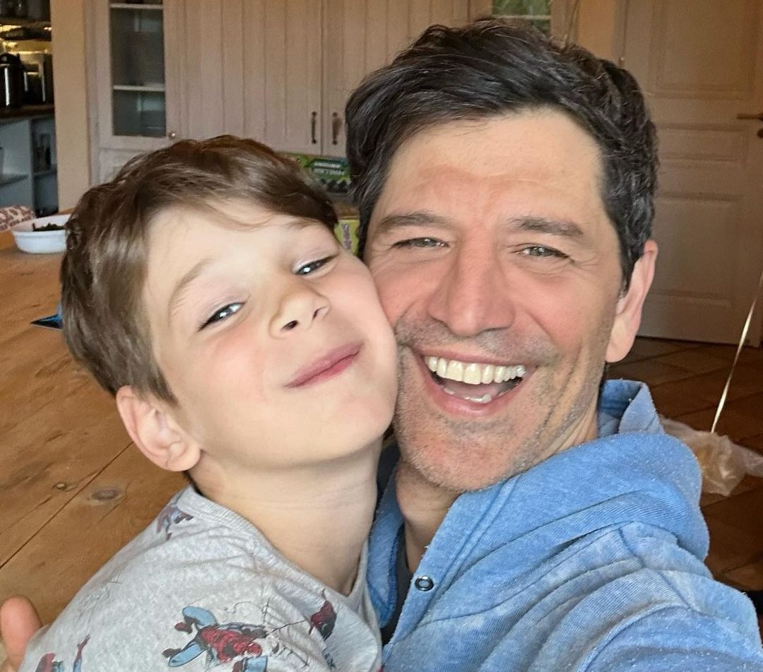 "Σαν χτες μου φαίνεται που σε κράτησα πρώτη φορά στην αγκαλιά μου": Ο Σάκης Ρουβάς γιόρτασε τα γενέθλια του γιου του, Απόλλωνα