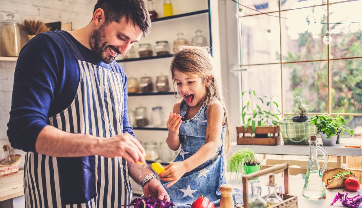 Πώς ένας βραβευμένος με αστέρι Michelin σεφ μαγειρεύει ψητό κοτόπουλο για την κόρη του
