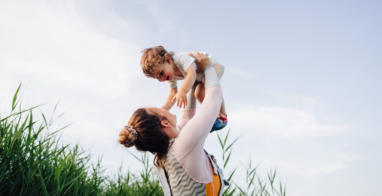 Δεν θα νοιάζεται αν θήλασες ή αν μαγείρευες κάθε μέρα: Τι θα θυμούνται τα παιδιά μας σε δέκα χρόνια από τώρα;