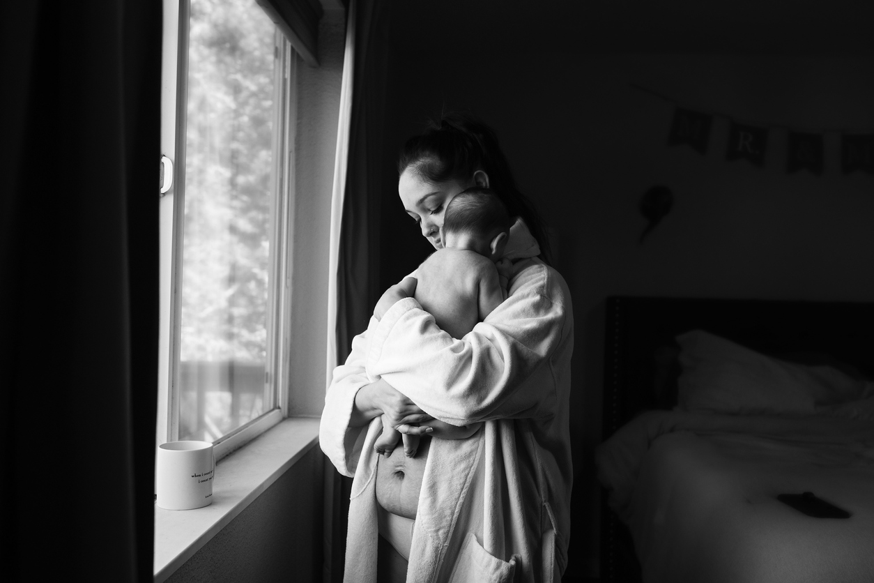 “Κατέστρεψες το σώμα σου τόσο νέα”: Μια μαμά απαντά στα αρνητικά σχόλια δείχνοντας τις ραγάδες που απέκτησε μετά την εγκυμοσύνη