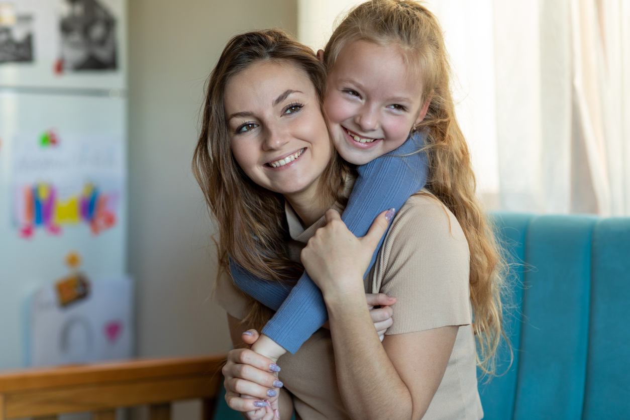 Γιατί η σχέση με τον νονό/τη νονά ξαφνικά χάθηκε; Ο εκπαιδευτικός Μάριος Μάζαρης μας εξηγεί πώς να το συζητήσουμε με τα παιδιά