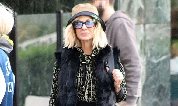 Νικόλας & Νέστορας Πανουργιάς: Βόλτα στην Αθήνα με την stylish γιαγιά τους, Άννα Βίσση