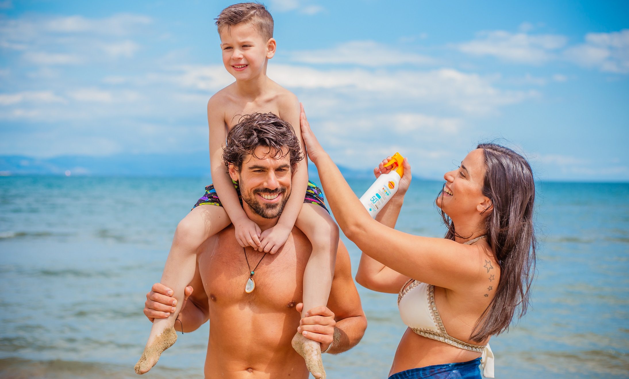 Παιχνίδια στον ήλιο με την προηγμένη προστασία του Carroten και των εξειδικευμένων αντηλιακών Carroten Kids