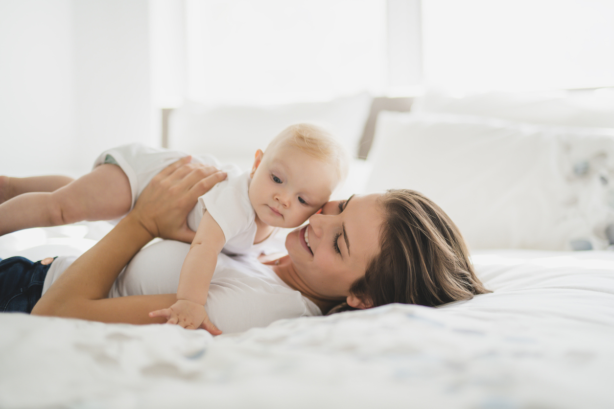 “Κάποιες φορές εύχομαι να σε αγκάλιαζα ξανά πριν μεγαλώσεις”: 'Ενα ποίημα για όλες τις στιγμές που οι μαμάδες θέλουμε να ζήσουμε ξανά