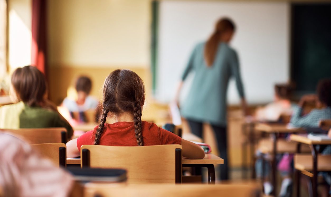 "Αγόρια στο ντους": Δασκάλα έδειξε σε μαθητές δημοτικού βραβευμένη ταινία και προκάλεσε τις αντιδράσεις των γονιών - Το εξώδικο και η απάντηση του Υπουργείου