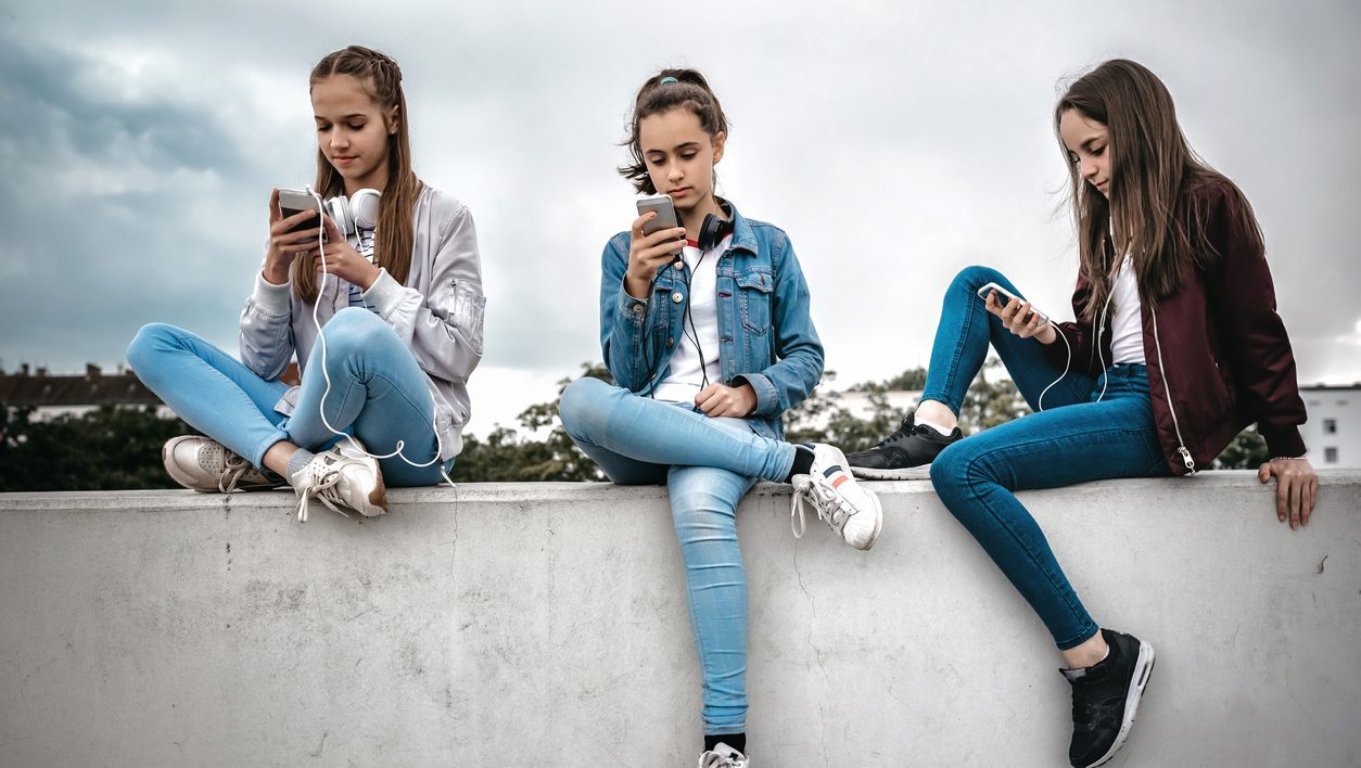 Social media και παιδιά: Οι νέες συμβουλές που δίνουν κορυφαίοι ψυχολόγοι στους γονείς