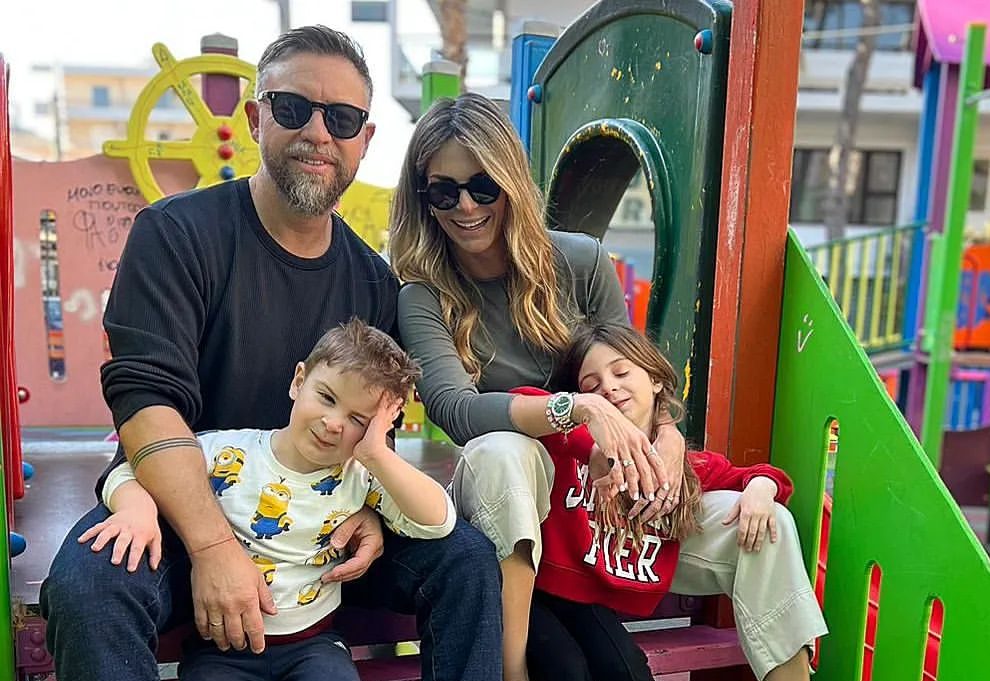 Διακοπές με τη γιαγιά: Η κόρη του Γιάννη Βαρδή και της Νατάσας Σκαφιδά, Κατερίνα, στις πιο όμορφες φωτογραφίες από το καλοκαίρι με τη γιαγιά της