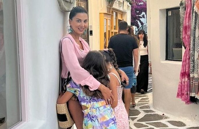 Σταματίνα Τσιμτσιλή: Το τρυφερό φιλί στην κόρη της, Νάγια, για τα γενέθλιά της