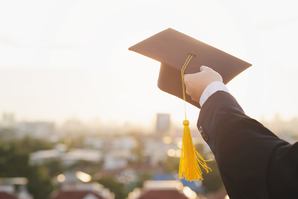 Αμερική: Ένα 12χρονο κορίτσι πήρε πτυχίο πανεπιστημίου με άριστα- Γιατί οι γονείς της αποφάσισαν να φοιτήσει κανόνικα και στο λύκειο;