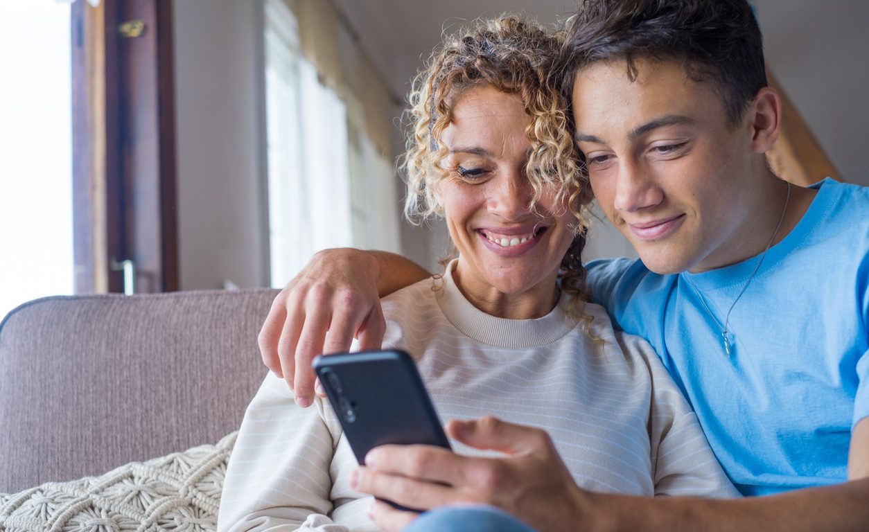 «Μάνα στιγμή»: Η σελίδα του Instagram με τις πιο αστείες, αληθινές συνομιλίες μεταξύ μαμάδων και παιδιών!