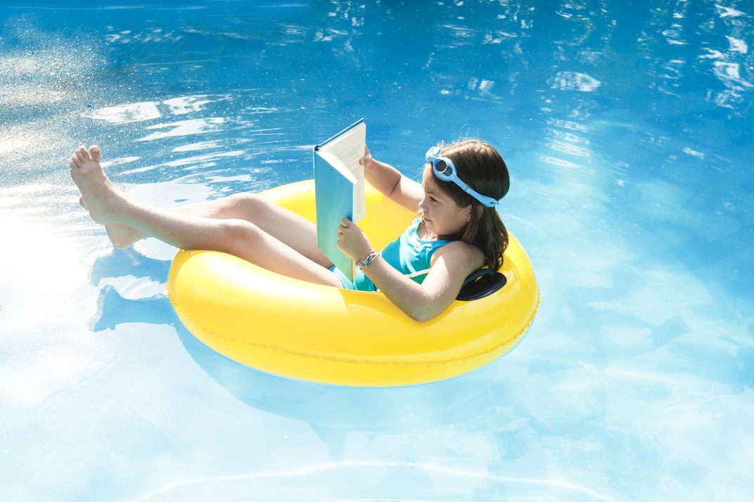 14 βιβλία που θα συντροφεύσουν τα παιδιά τα απογεύματα του καλοκαιριού