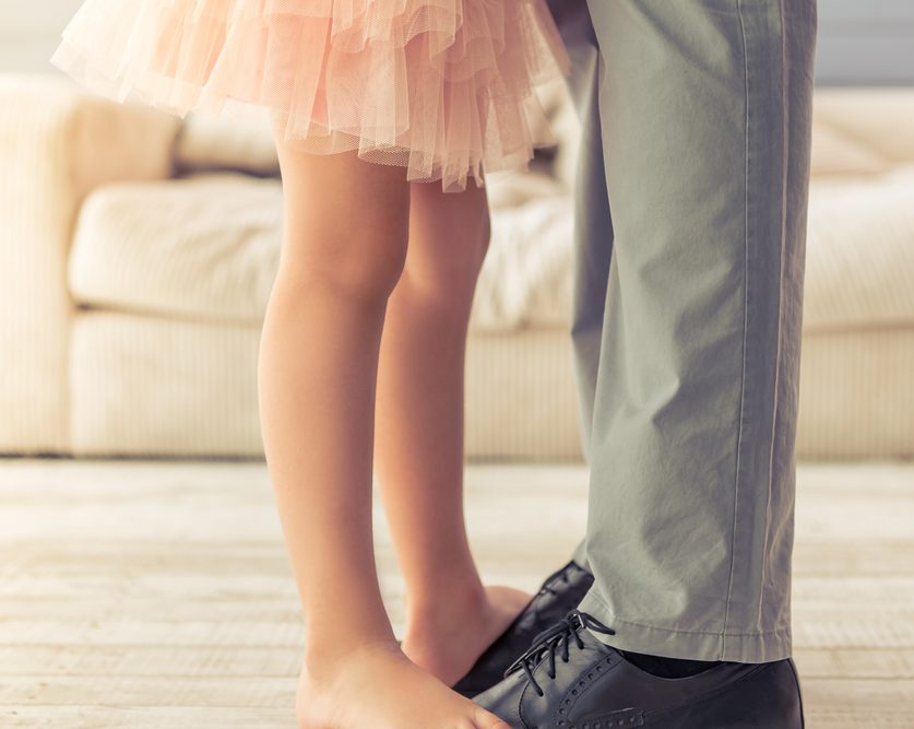 Το πιο γλυκό βίντεο: Μπαμπάδες και κόρες χορεύουν μαζί στην καλοκαιρινή παράσταση της Δημοτικής Σχολής Χορού Καλαμάτας