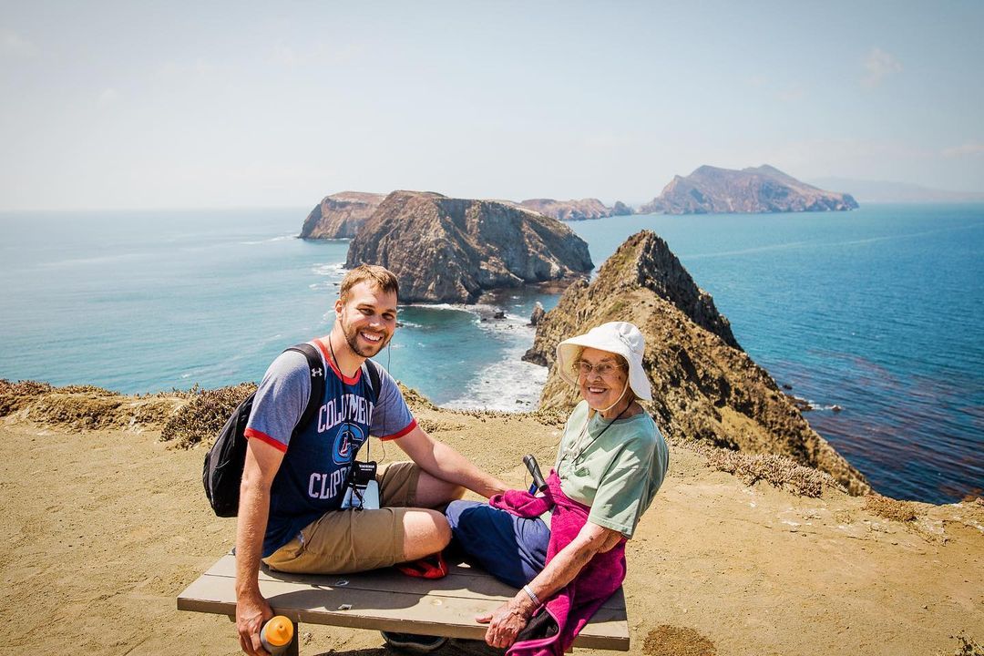 Ένα ταξίδι που κράτησε 8 χρόνια: 93χρονη γιαγιά επισκέφτηκε μαζί με τον εγγονό της και τα 63 Εθνικά Πάρκα των ΗΠΑ