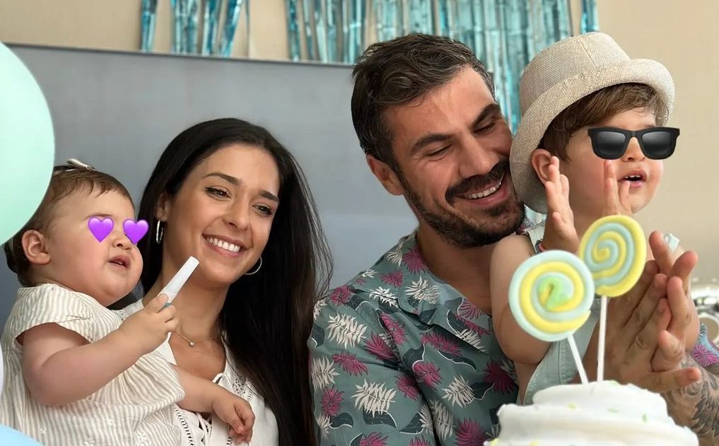 Άκης Πετρετζίκης: "Δεν υπάρχει πιο ωραίο πράγμα από το να έχεις οικογένεια -Το μεγάλο ζόρι το τραβάνε οι μαμάδες"