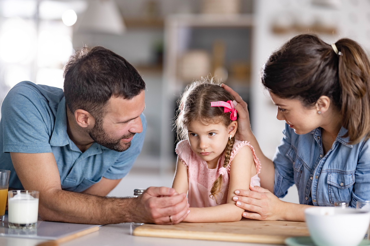 Γονείς μοιράζονται τα μικρά και μεγάλα ψέματα που λένε στα παιδιά τους