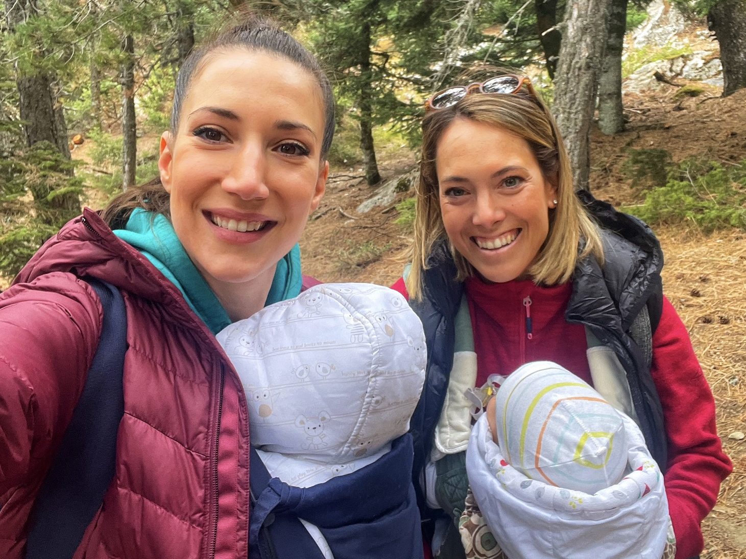 Outdoor Moms: Η Χριστίνα Φλαμπούρη και η Βιργινία Εθνοπούλου μιλούν για τις viral δράσεις για μαμάδες και μωράκια και μας εξηγούν γιατί είναι όμορφο να κάνεις εκδρομές με το μωράκι σου στη φύση