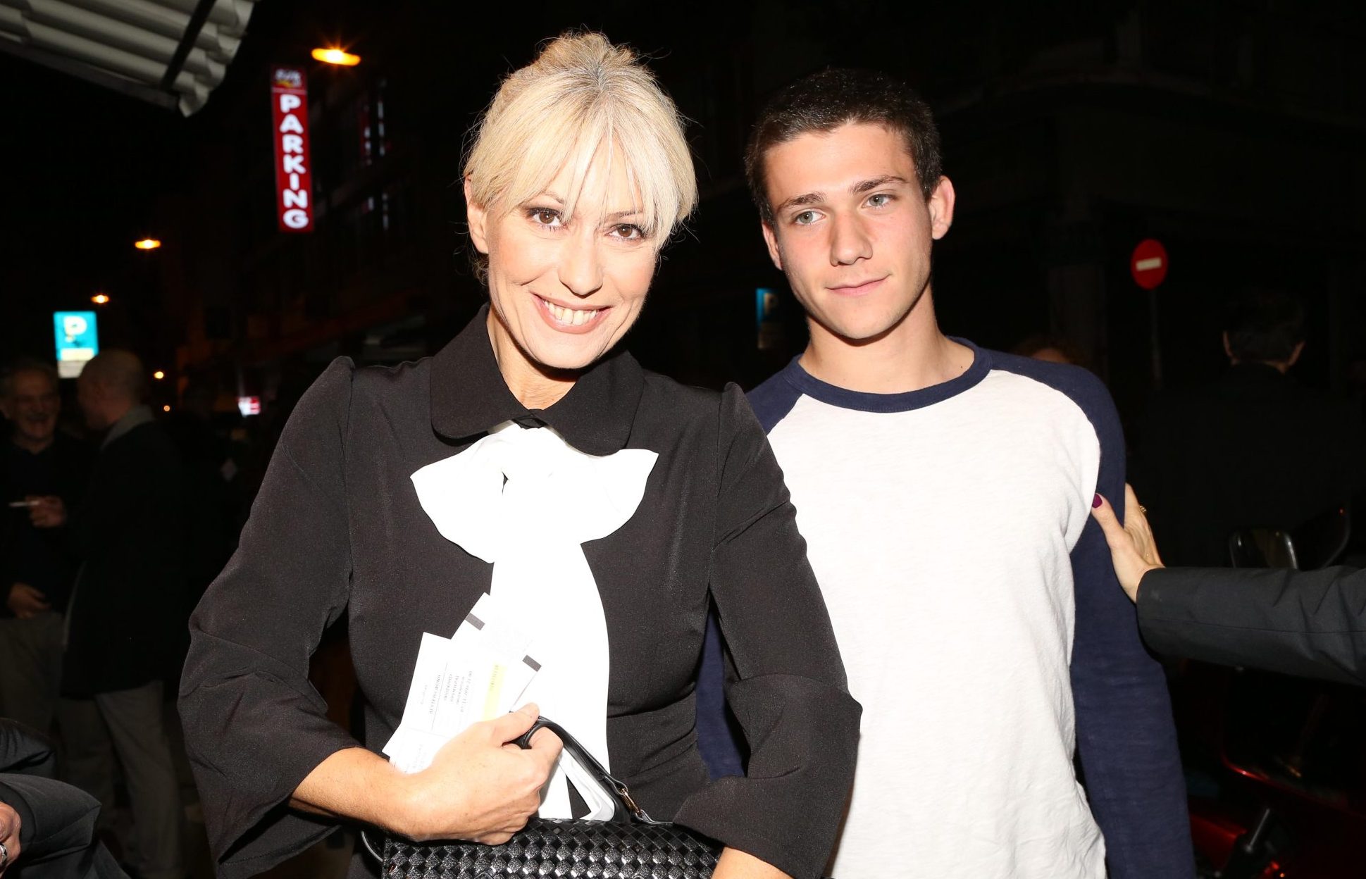 Νικήτας και Άρης Αργυρόπουλος:  Η Μαρία Μπακοδήμου σε μία σπάνια δημόσια εμφάνιση με τους πανέμορφους γιους της πριν 12 χρόνια