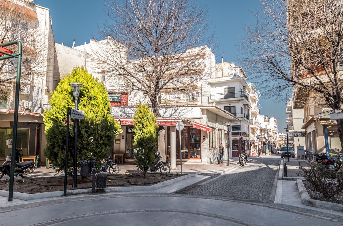 «Λευκή Νύχτα» στην Αλεξανδρούπολη με προσφορές, εκπτώσεις και μουσικές σκηνές