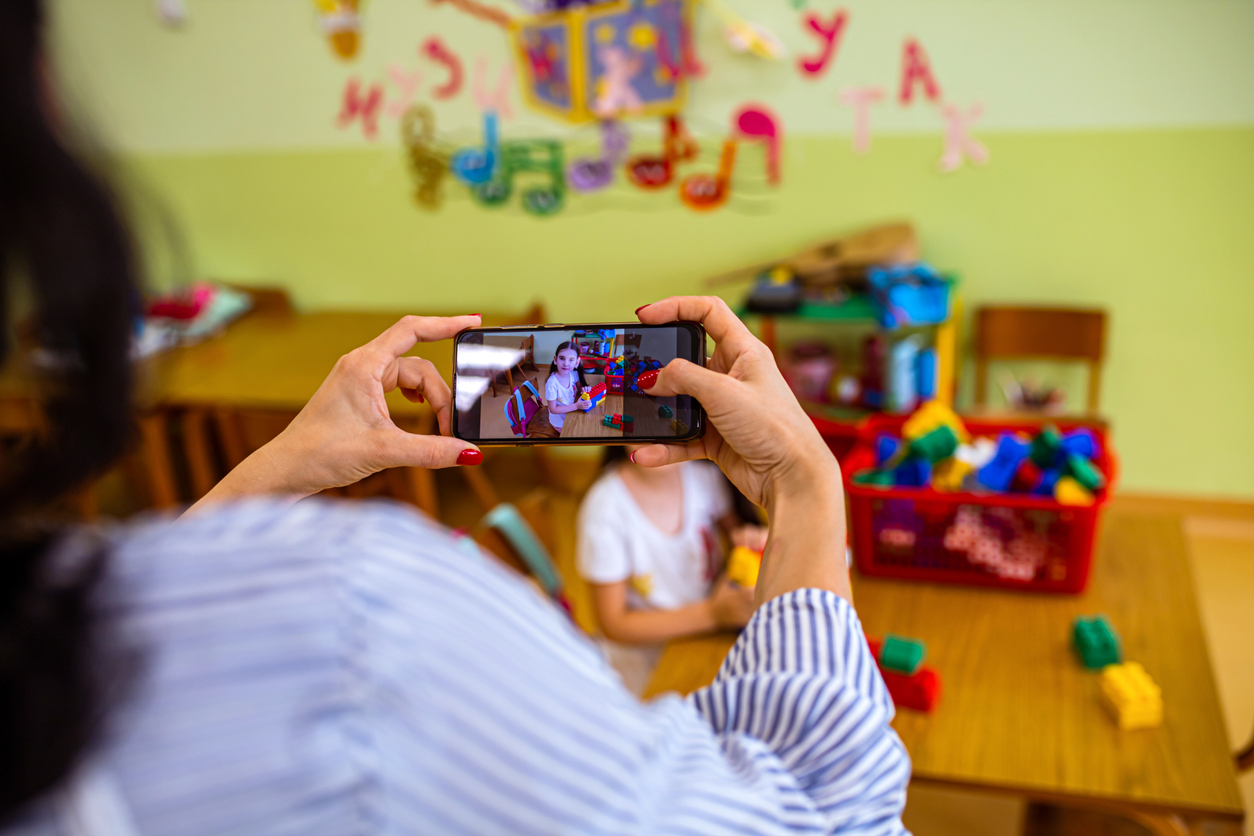 H χρήση της τεχνολογίας στους παιδικούς σταθμούς, μπορεί να είναι επικίνδυνη για τα παιδιά; Η περίπτωση της Αυστραλίας που ανησυχεί τους γονείς