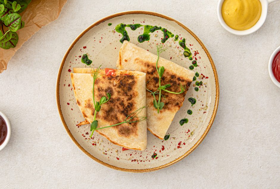 Ελαφριά κοτοπιτάκια φτιαγμένα με τορτίγια αντί για σφολιάτα