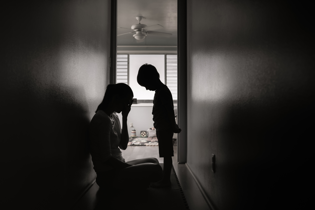 "Αντί να μεγαλώνει τα παιδιά της, βρίσκεται στην εντατική": 43χρονη μητέρα, αξιωματικός της ΕΛ.ΑΣ ξυλοκοπήθηκε από τον σύζυγό της