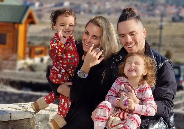 Σοφία Πετρούνια: Η κόρη του Λευτέρη Πετρούνια και της Βασιλικής Μιλλούση ακολουθεί τα βήματα των γονιών της