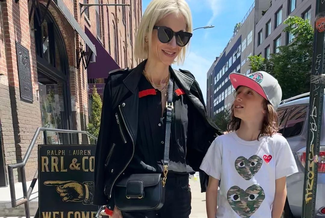 Νίκος Πανουργιάς: Ο γιος της Σοφίας Καρβέλα μεγάλωσε και μοιάζει πολύ στη μαμά του!