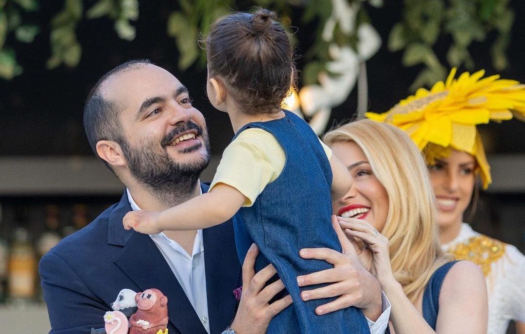 "Δεν ήμουν από την αρχή συνδεδεμένη με το μωρό": H Μαρία Ηλιάκη μίλησε για τις δυσκολίες της μητρότητας που δεν παραδεχόμαστε συχνά οι μαμάδες