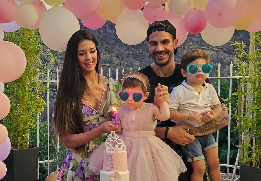 Ακυλίνα Πετρετζίκη: Στο τηλεοπτικό στούντιο μαζί με τον μπαμπά της, Άκη Πετρετζίκη