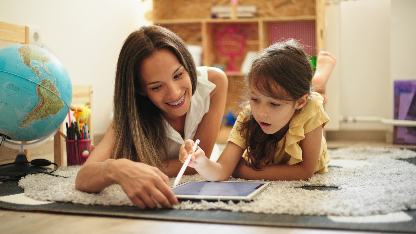 Όταν μιλάς στο παιδί σου, δεν ακούει μόνο τι πρέπει να κάνει σήμερα αλλά και τι θα κάνει για όλη του τη ζωή!