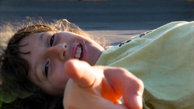 "Ο κύκλος": H σκηνοθέτρια του ντοκιμαντέρ εξερευνά ποια είναι τα παιδιά του σήμερα, τι πιστεύουν και τι βλέπουν από τον κόσμο των ενηλίκων