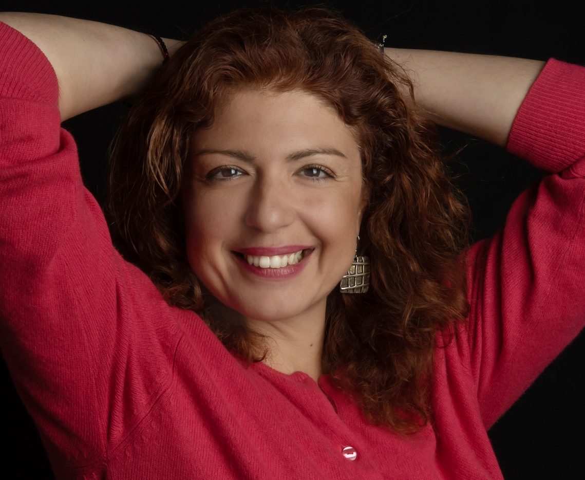 "Κάθε βιβλίο από μόνο του είναι ένα κομμάτι τέχνης": H συγγραφέας Ελπίδα Μηναδάκη μιλάει στο TheMamagers για τη μαγεία των παιδικών βιβλίων